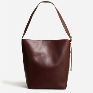 Essential Bucket Leather Tote in Chocolate Raisin